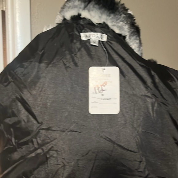 Medium black, white and gray  fur vest - Picture 5 of 7